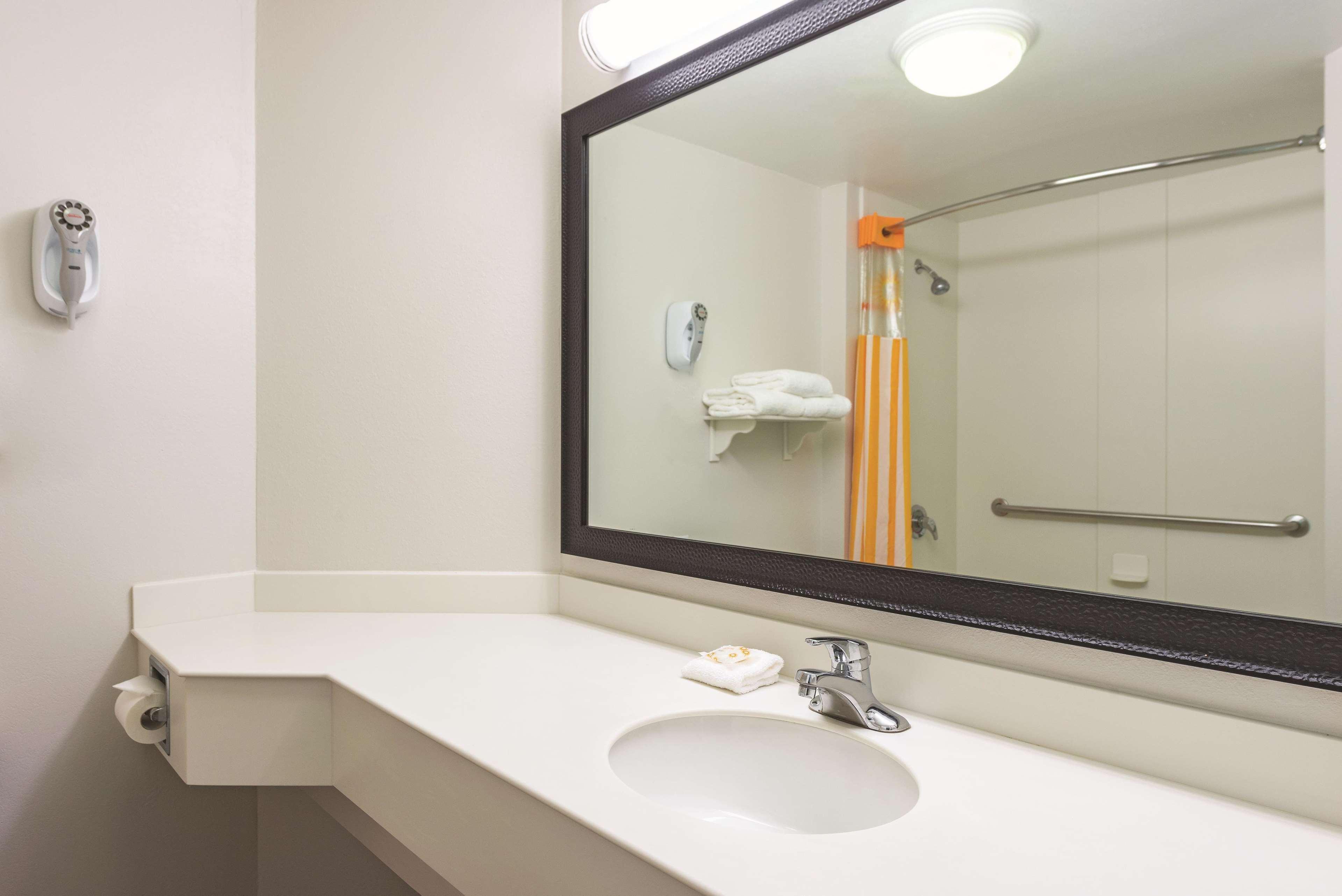 La Quinta By Wyndham St. Louis Westport Ξενοδοχείο Maryland Heights Εξωτερικό φωτογραφία